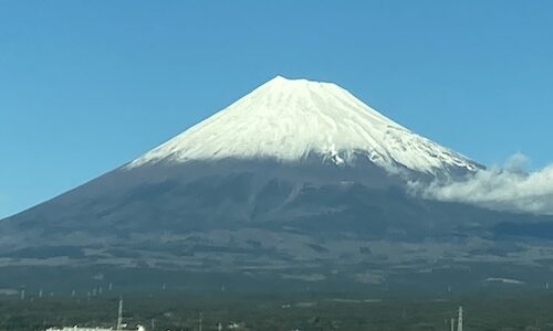 新幹線から富士山がとっても綺麗に見えました。
