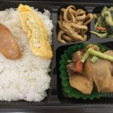 390円弁当。物価の高い沖縄でありがたい。